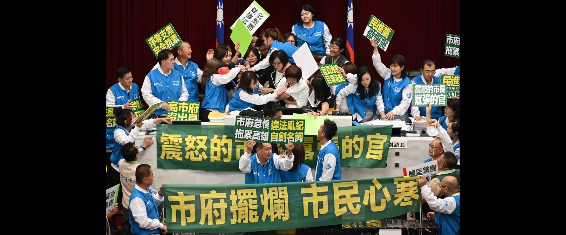 議會怒潮掀風暴　預算審查釀霸佔主席台