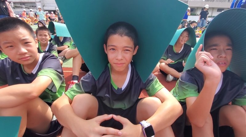 英明國中舉行防災演練，生動逼真。（記者陳雯萍攝）