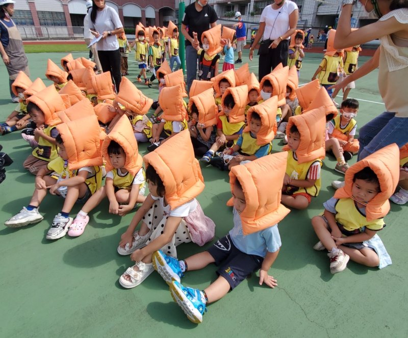 英明國中舉行防災演練，生動逼真。（記者陳雯萍攝）