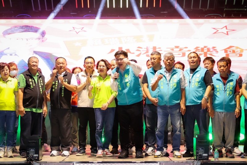 小港後援會齊聚3千人，賴瑞隆音樂會展團結氣勢。（記者陳雯萍攝）