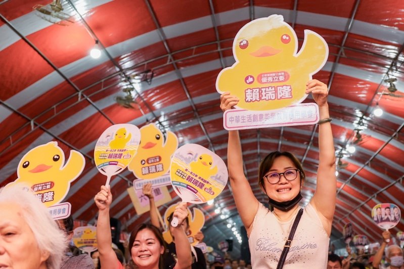 小港後援會齊聚3千人，賴瑞隆音樂會展團結氣勢。（記者陳雯萍攝）