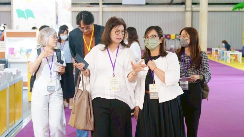 高雄市文化局局長王文翠帶領下，爭取到臺灣國際兒少書展2026在高雄舉行。（高市圖提供）