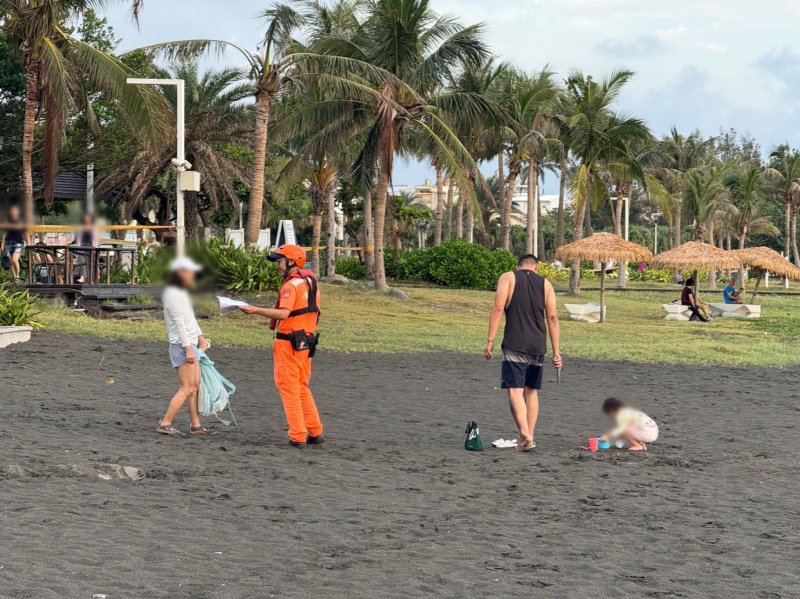 樺加沙颱風逼近，海巡嚴禁觀浪違者最高罰25萬。（海巡署提供）