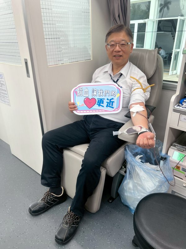 中油公司煉製事業部季存厚執行長一同響應捐血活動