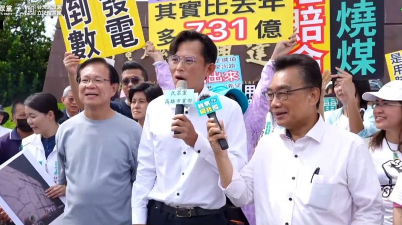 黃國昌批評，事故調查報告依法應由高雄市政府消防局主導，但卻由台電「自己查自己」，形同球員兼裁判，毫無公信力。