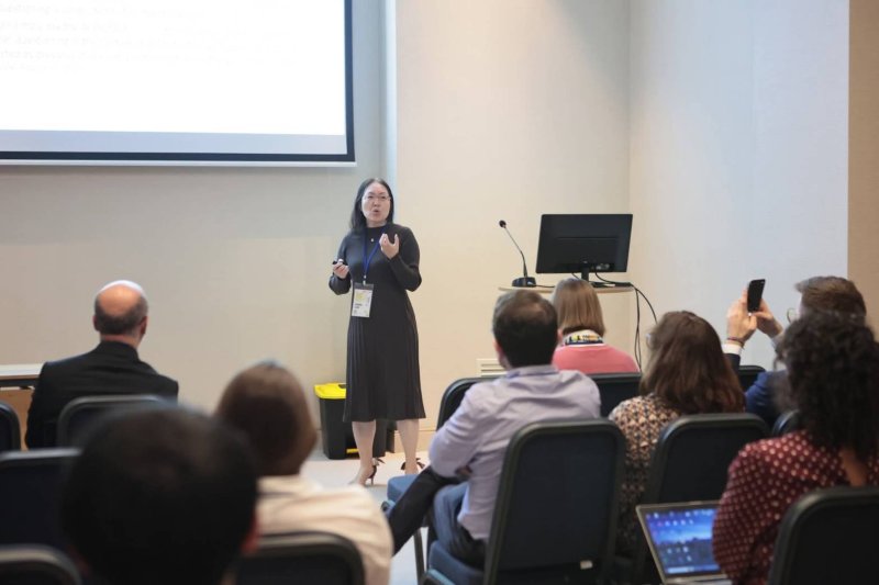 梁靜文老師長期研究智慧餐旅，與各國學者論述分享。（高餐大提供）