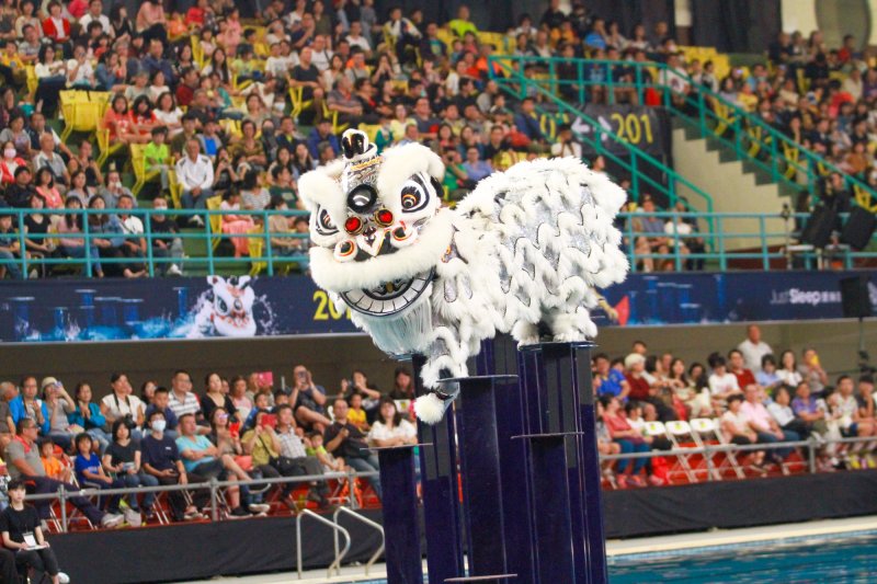 2025高雄水陸戲獅甲將再度讓世界看見臺灣舞獅之美，誠摯邀請全球觀眾共同見證誰能加冕新科世界獅王。