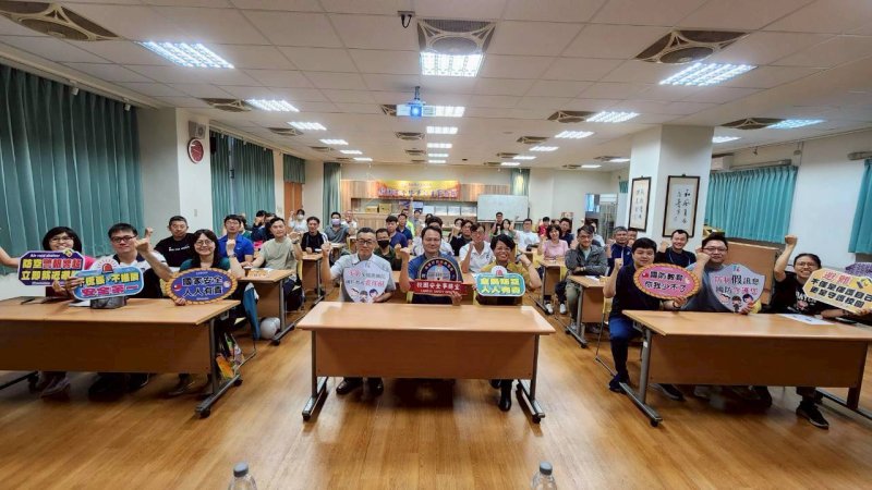 從課桌到戰備洞，高市教育局強化校園防災。（教育局提供）