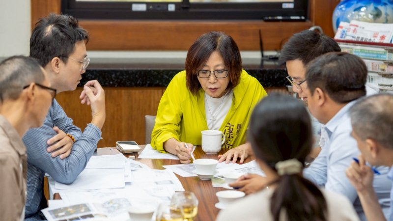 康裕成護樹成功，三民公園改造保留林蔭大道。（高雄市議會提供）