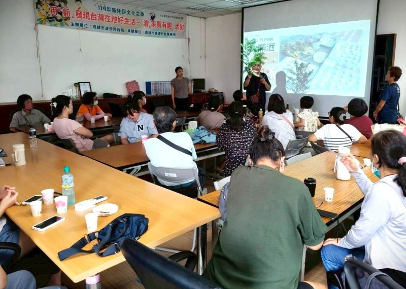 圖／美濃戶政所與移民署高雄巿第二服務站合作，共同舉辦一場別開生面的新住民「在臺居留停相關法律講座」。（黃山高攝）