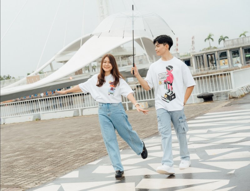 高雄市警察也參與潮T宣傳照拍攝，展現高雄警察的親和形象。