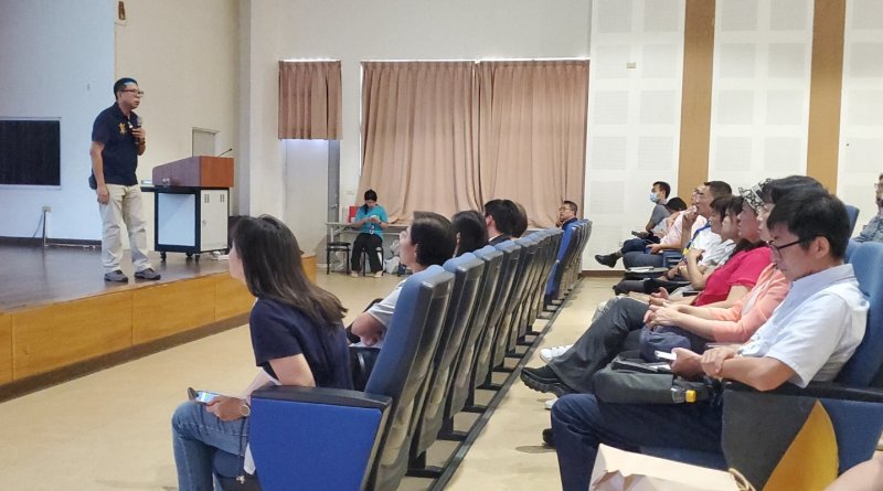 今天的永續校園講座，專家提出「淨零綠校園」的四大策略，並點出地球已經邁入氣候沸騰時代，淨零碳排勢在必行。(漾新聞記者陳雯萍攝)