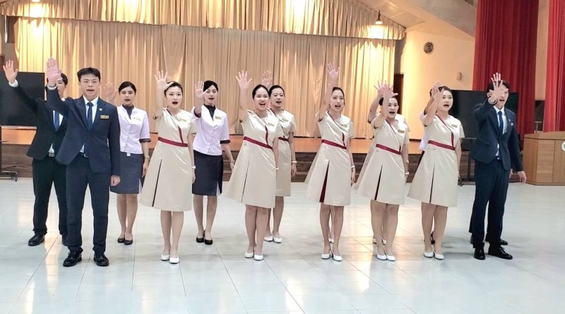 同學們接受手語訓練，現場進行手語歌的表演，驗收成果。（漾新聞記者／陳雯萍攝）