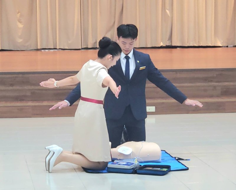 同學們接受急救訓練，同時也通過證照考試，在國慶禮賓服務，有備無患。（漾新聞記者／陳雯萍攝）