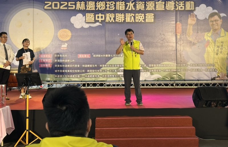 林邊鄉鄉長鄭慶堂強調，綠能產業的推動不僅有助於地方經濟，也能促進鄉里共榮。（周敏煌攝）