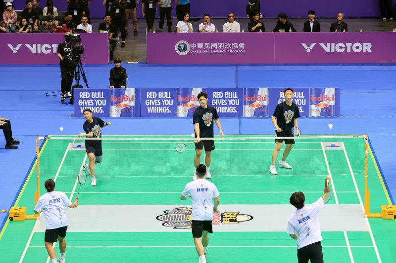 戴資穎隊與「藏龍有。番茄」進行表演賽，最終由小戴隊取勝。