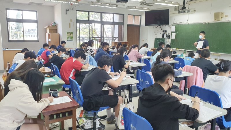 高市偏鄉教育成果亮眼，英檢通過率近64%，注強心針。（教育局提供）