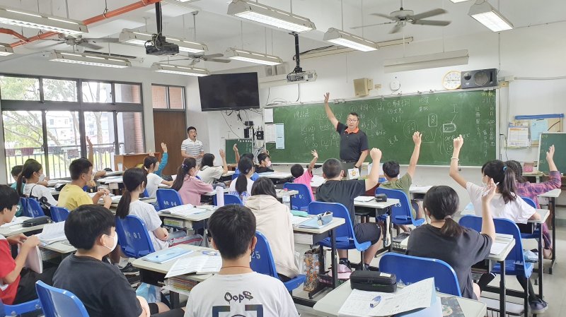 高市偏鄉教育成果亮眼，英檢通過率近64%，注強心針。（教育局提供）