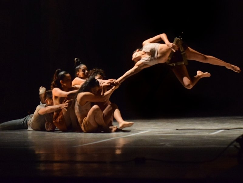 三頂巨型馬戲篷高雄升空，亞洲最大馬戲節震撼登場。（文化局提供）