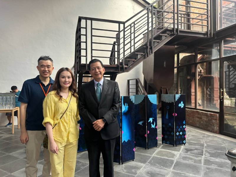 盧秘書長與余佩珊伉儷合影。