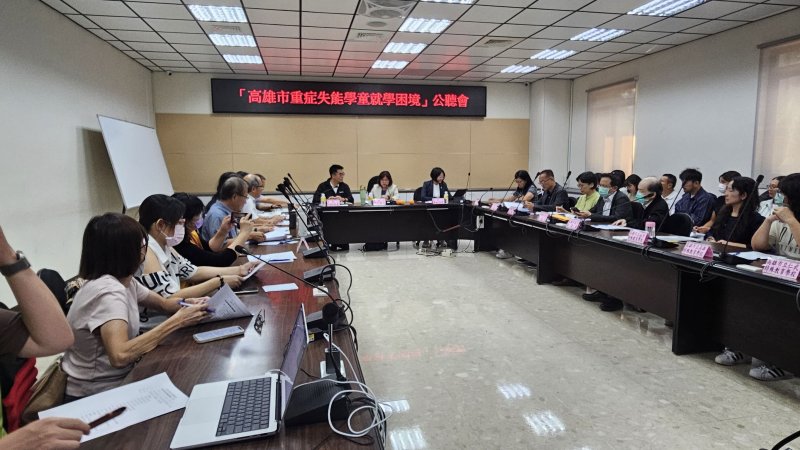 重症失能學童就學難題，高雄護理師人力告急，特教師辛苦，公聽會獻策。