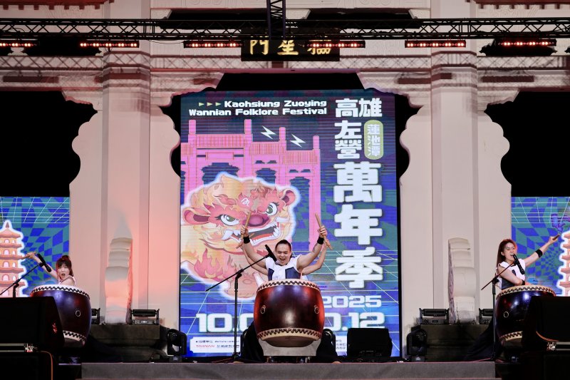 高雄左營萬年季今晚（10日）在孔廟盛大登場，千年傳統結合現代藝術，為民眾帶來前所未有的震撼體驗。