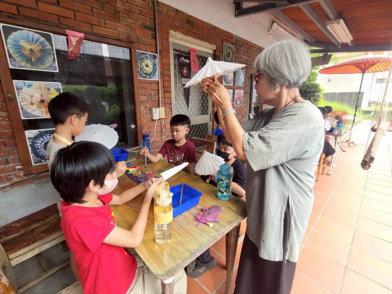 薛伯輝基金會攜手高雄市美濃國小，舉辦「走讀美濃」系列活動，帶領學生用雙腳與心靈閱讀家鄉文化。