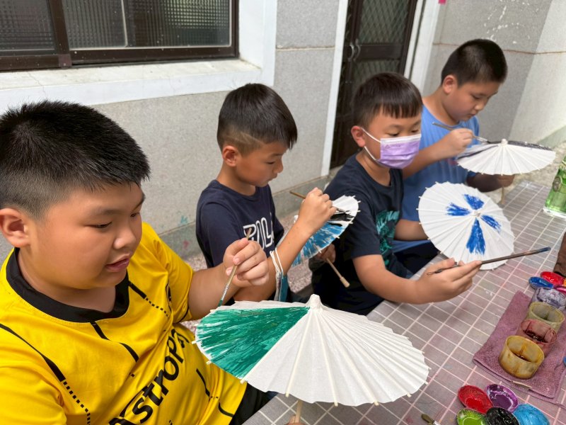 薛伯輝基金會攜手高雄市美濃國小，舉辦「走讀美濃」系列活動，帶領學生用雙腳與心靈閱讀家鄉文化。