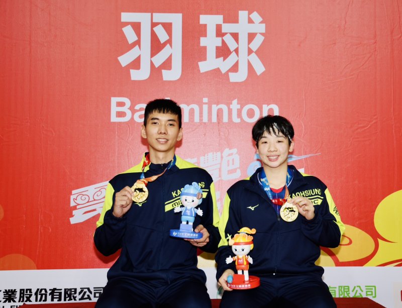 羽球混合組混合雙打賽金牌曾敏豪、謝沛珊。
