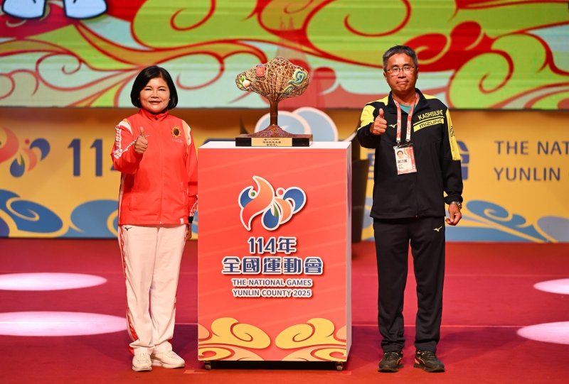 高雄市代表隊成績獲得司法院長獎，由雲林縣長張麗善頒發，運發局副局長謝汀嵩代表受獎。