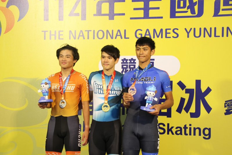 競速溜冰男子組1萬公尺計點淘汰賽金牌陳彥成。