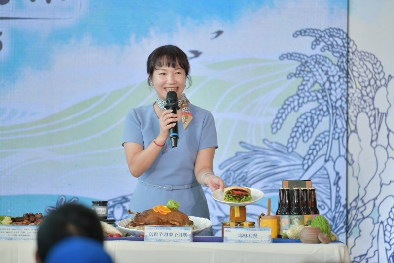 主委楊瑞霞也宣布「2025客家大地餐桌」同步啟動「高雄客家月」活動。（高雄市客家事務委員會提供）