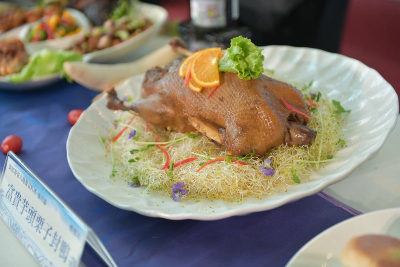 藍帶主廚進客庄！法式風土餐桌翻轉高雄客家味。（高雄市客家事務委員會提供）