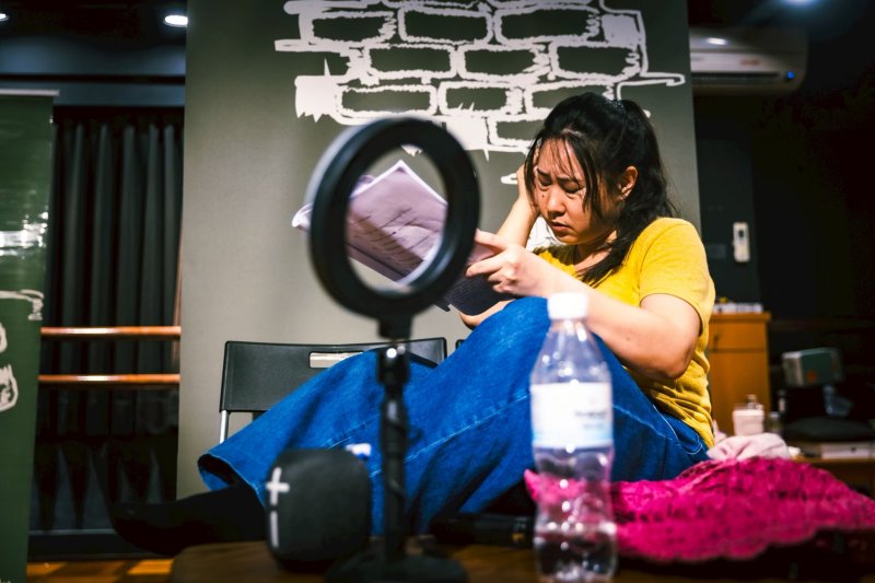 《紅眼睛》11月登場！橄欖葉劇團用愛與流量拷問真實的自己。（文化局提供）