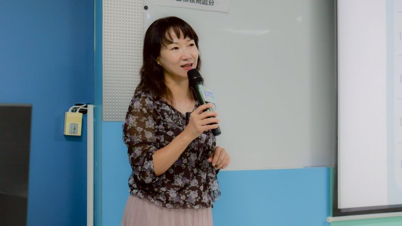 高雄市政府客家事務委員會主委楊瑞霞期勉學員，以AI讓更多人認識客家文化的多元之美。