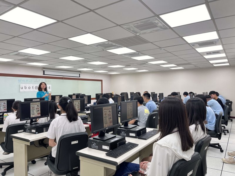 聯邦銀行介紹金融體系與營運架構，帶領學員了解從前台服務到財富管理的全方位金融職能。