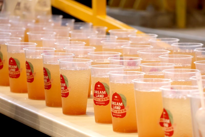 高餐大Ｘ佳冬農會「透紅冰鑽派對」　蓮霧、西瓜變身潔淨冰品，引領地方農業永續新潮流。