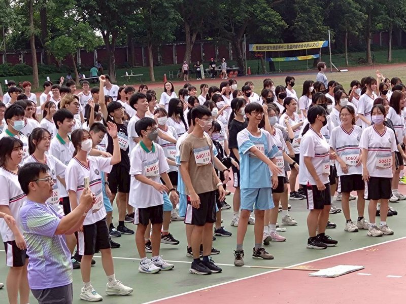 仁武文山青春對決，路跑競速燃爆校園。