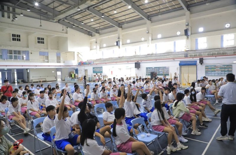 南隆國中學童參與有獎徵答。