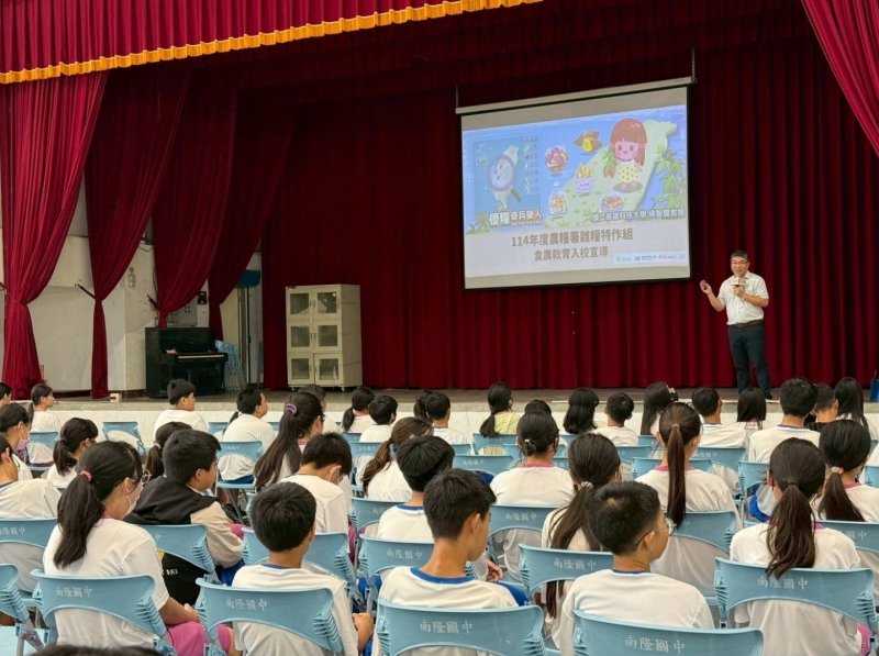 高科大水食系教授侯智耀講解國產雜糧特性。