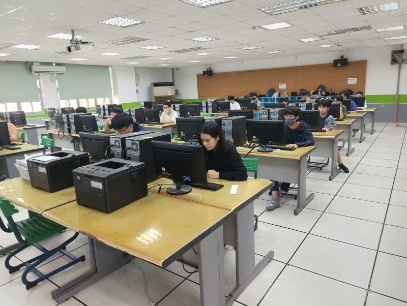 程式菁英齊聚海青，決戰16題激戰掀高潮。