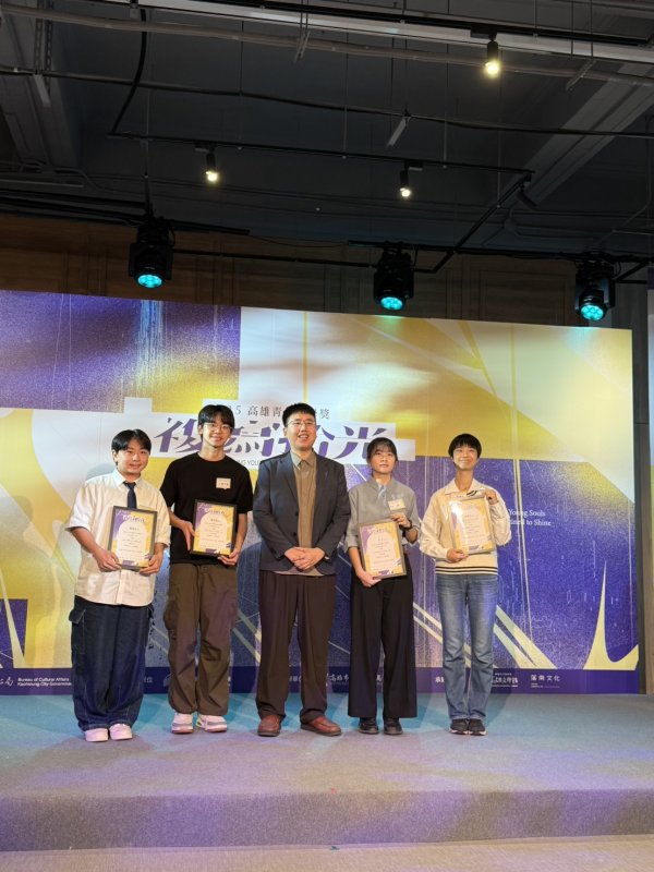 圖／高雄女中勇奪雙首獎　青年文學獎場內場外都寫滿青春亮度。