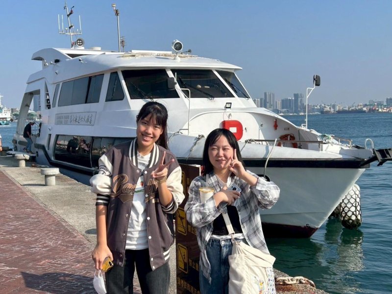 小港高中姊妹校日本大阪府立東高等學校、印尼 SMA Labschool Cibubur 23日到訪，參加2025ASEP大會，也投過接待家庭體驗在地生活與美食。