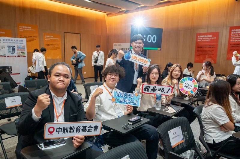 義大化工系學生在 第 73 屆紡織年會暨第 41 屆纖維紡織科技研討會中，亦以三項研究成果獲得肯定，囊括 兩件口頭報告優等與一件壁報優等獎。