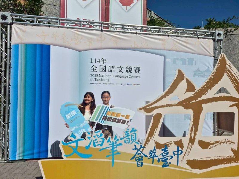 客語朗讀特優選手曾子芊與其母親也是指導老師。