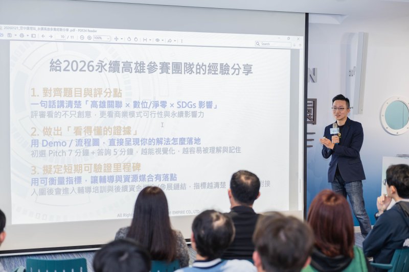 以醫療智慧照護獲得上屆競賽佳作的參賽企業「意恩醫研」，親臨會場分享青年局如何透過專業師資強化青創即戰力。