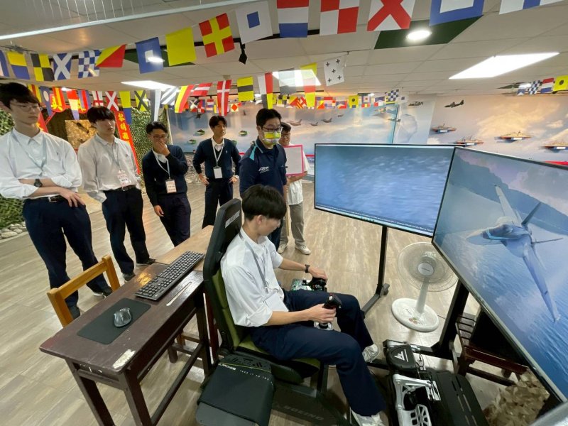 日本熊本學園附高中訪三民高中，雙語學伴開啟臺日科技交流新頁。（三民高中提供）