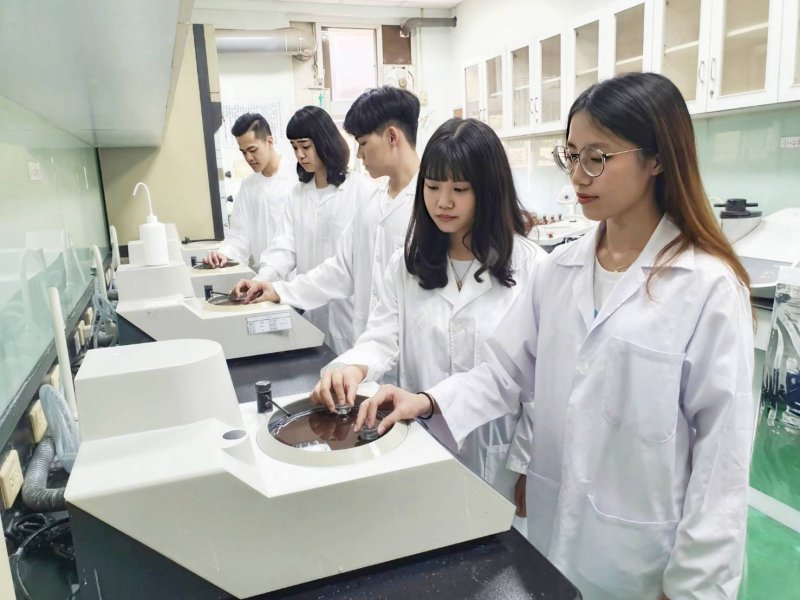 材科系課程教學(金屬製程實驗)。