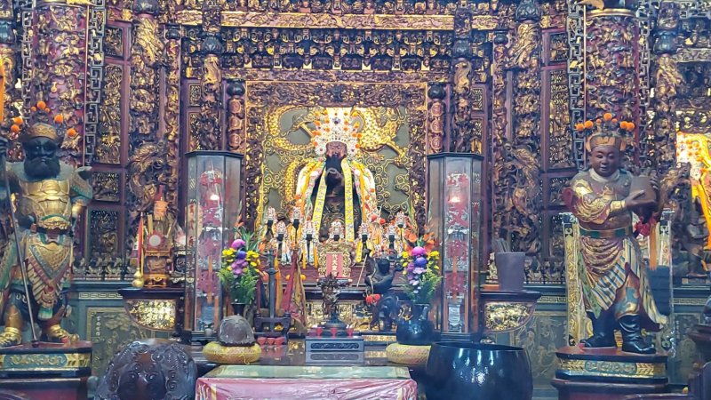 有四百多年歷史的鳳山赤山文衡殿，香火鼎盛，供奉主祀「關聖帝君」。（漾新聞記者陳雯萍攝）