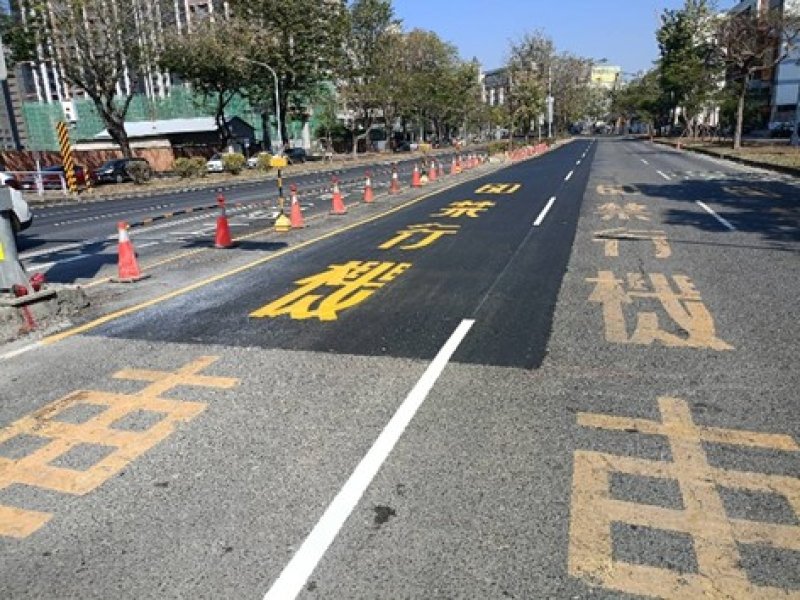 M6人孔 中華路 (美術北三路與美明路之間)